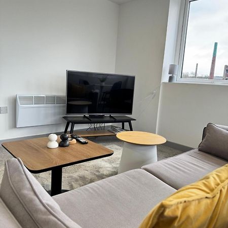 Fully Furnished 2-Bedroom With City View, Wifi And Free Parking By Brookland Stays Yeadon Exterior photo