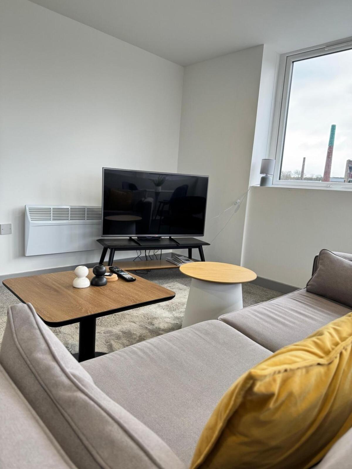 Fully Furnished 2-Bedroom With City View, Wifi And Free Parking By Brookland Stays Yeadon Exterior photo